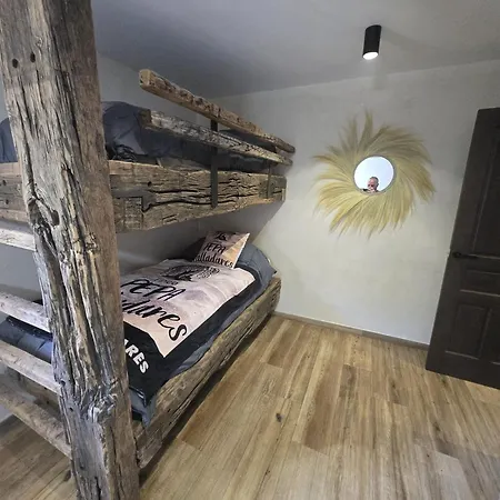 Pepa Valladares Villa *